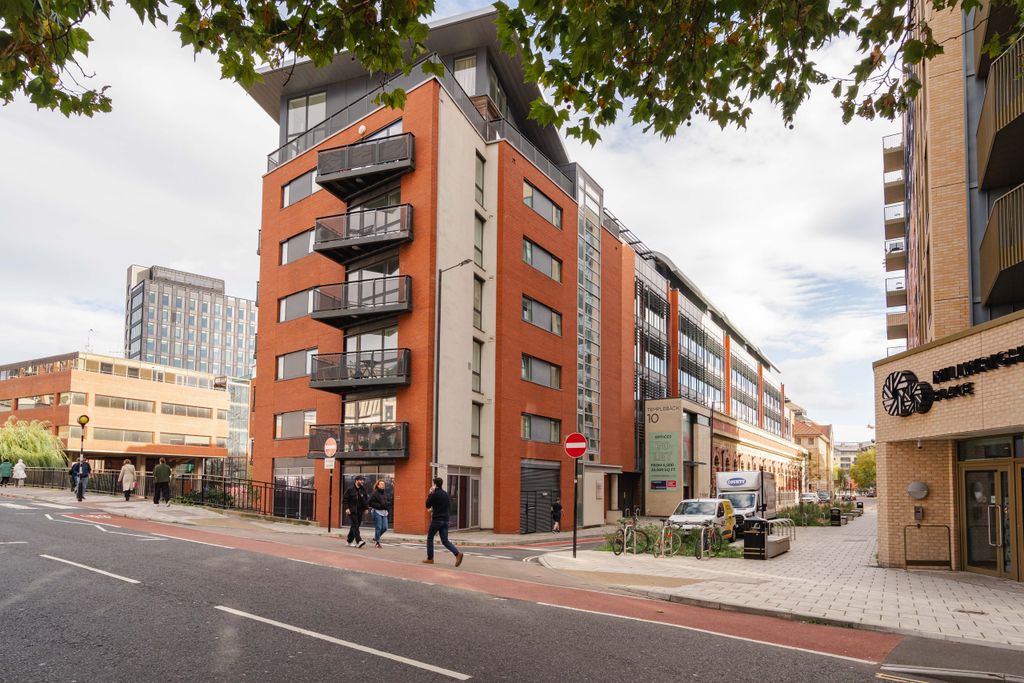 Property photo 2 of 8 9