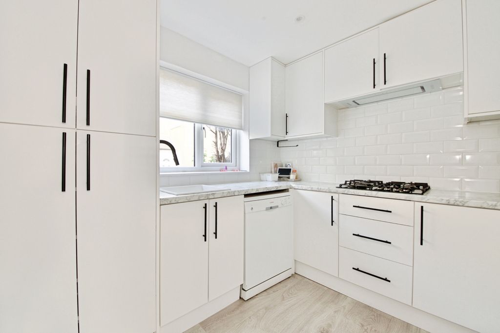 Property photo 2 of 18 Image