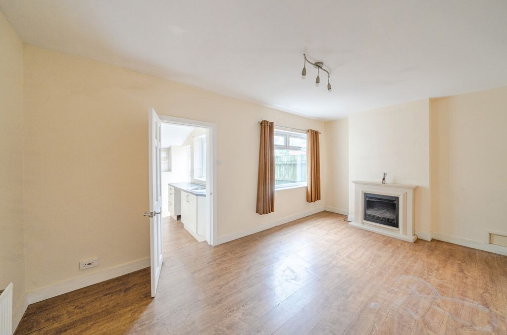 Property photo 3 of 21 1325658-18-68764E...
