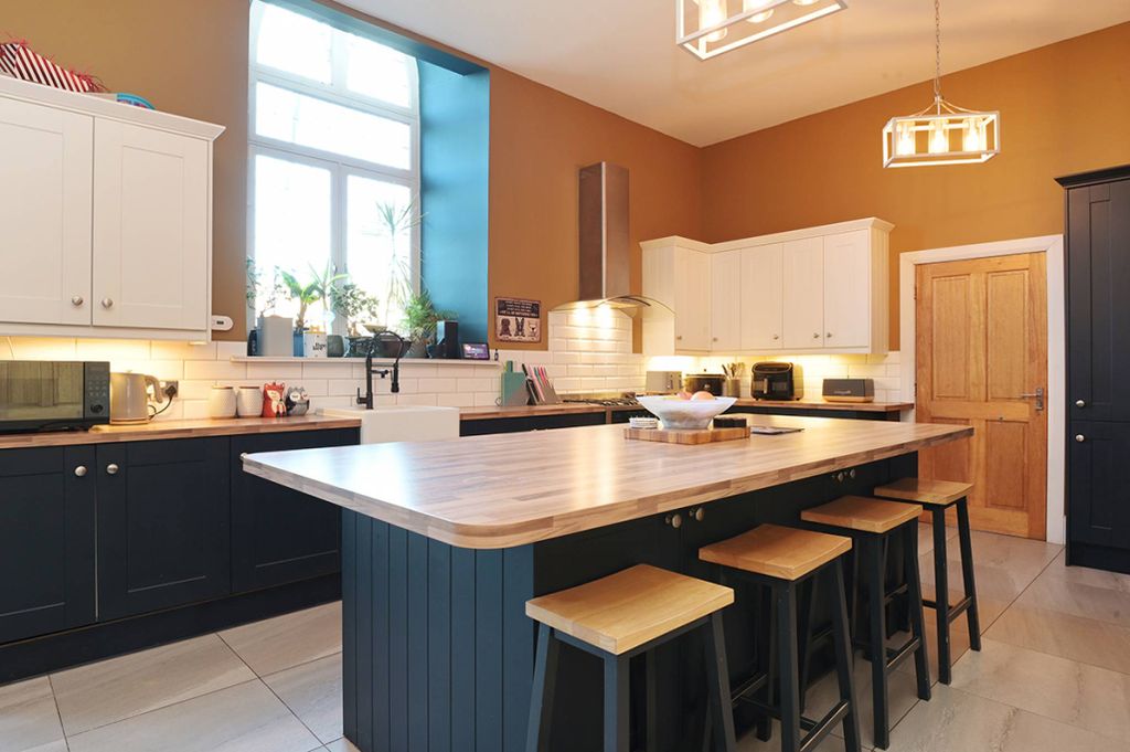 Property photo 2 of 30