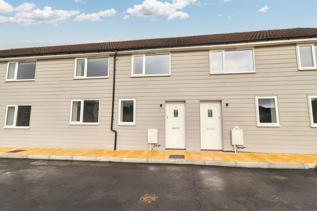 Property photo 1 of 6 16 Fryer Court