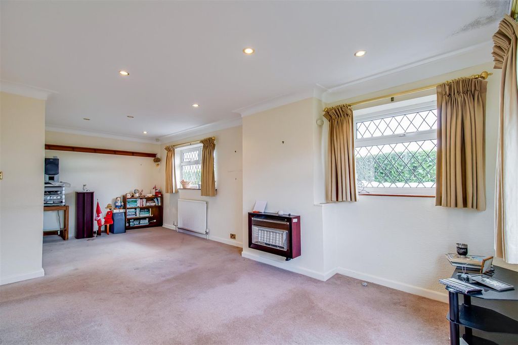 Property photo 3 of 8 Lounge/Diner