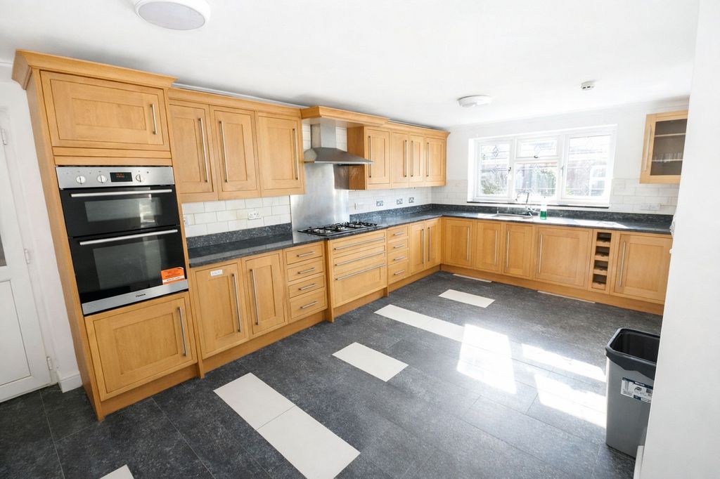 Property photo 2 of 38