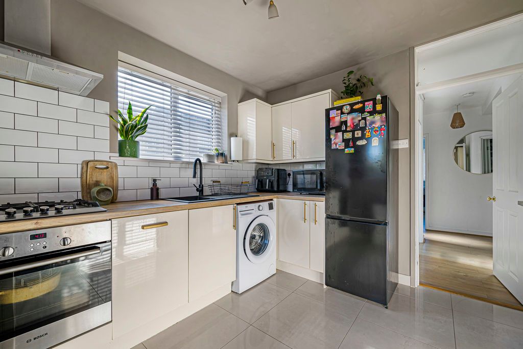 Property photo 3 of 25 Kitchen