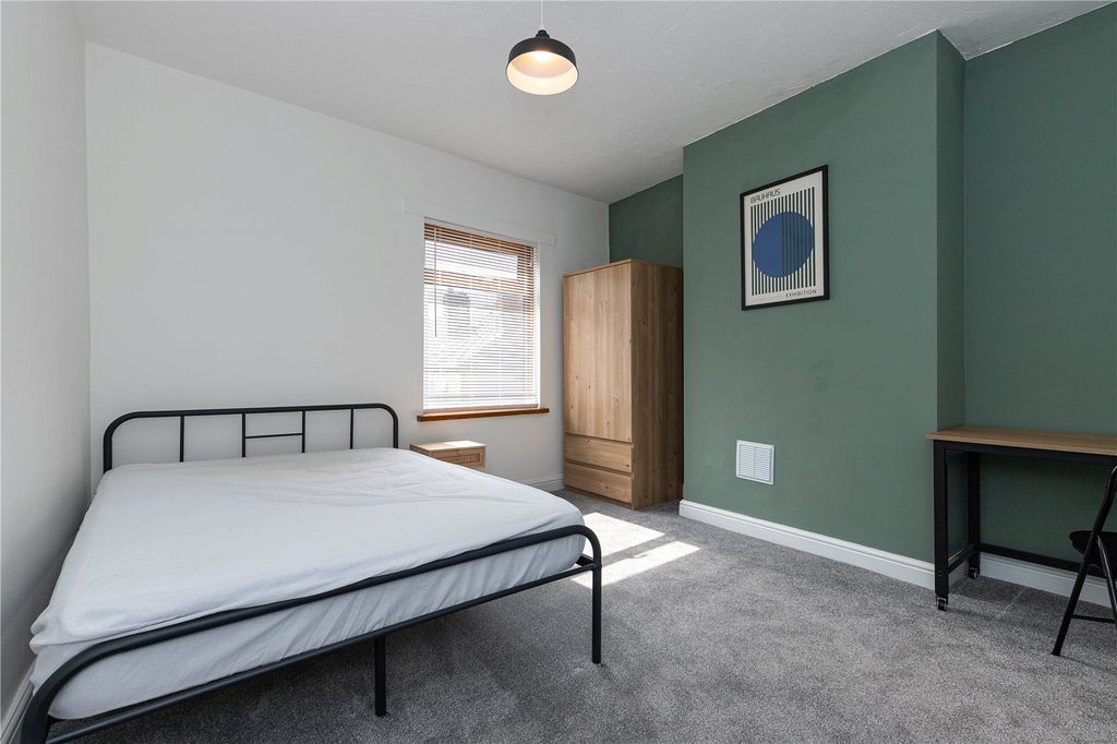 Property photo 1 of 7 Room 2