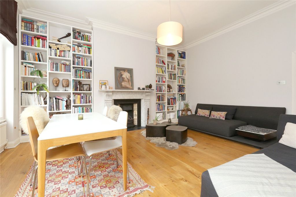 Property photo 3 of 9 Reception