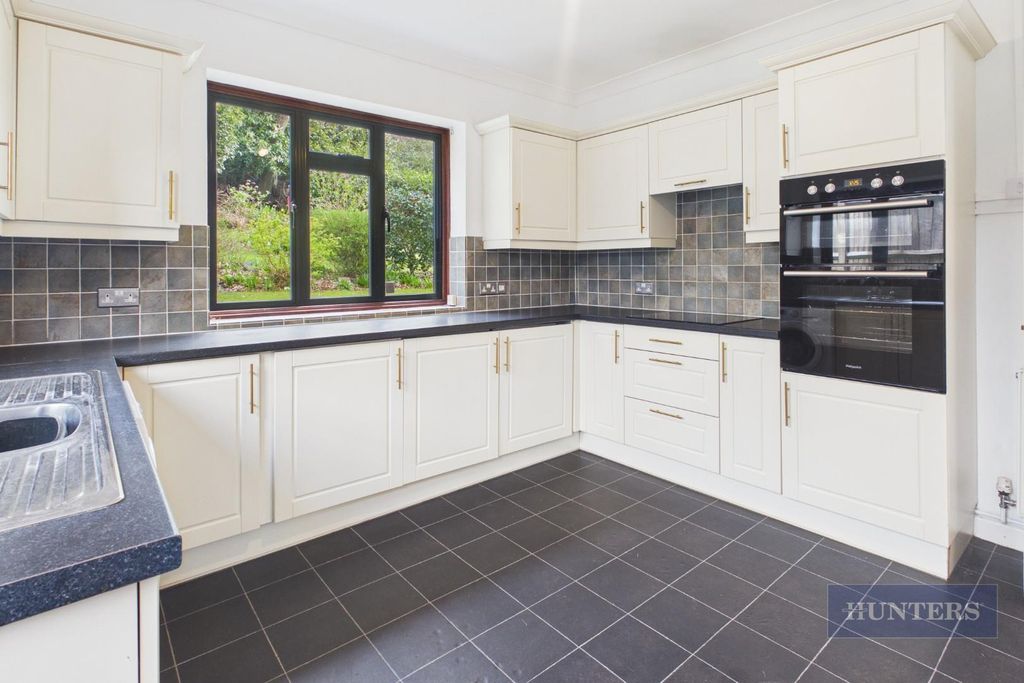 Property photo 2 of 24 Cam05152G0-Pr0401-Still031.Jpg