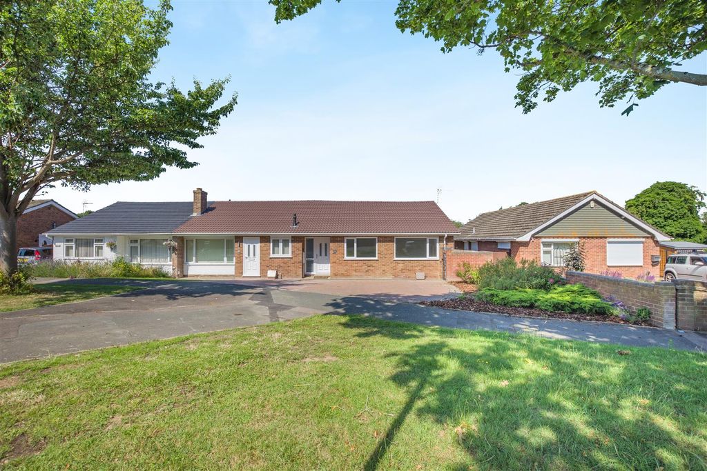 Property photo 1 of 18 8695392-Exterior03.Jpg