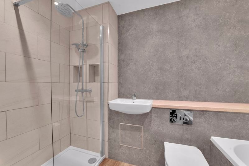 Property photo 2 of 10 Bathroom