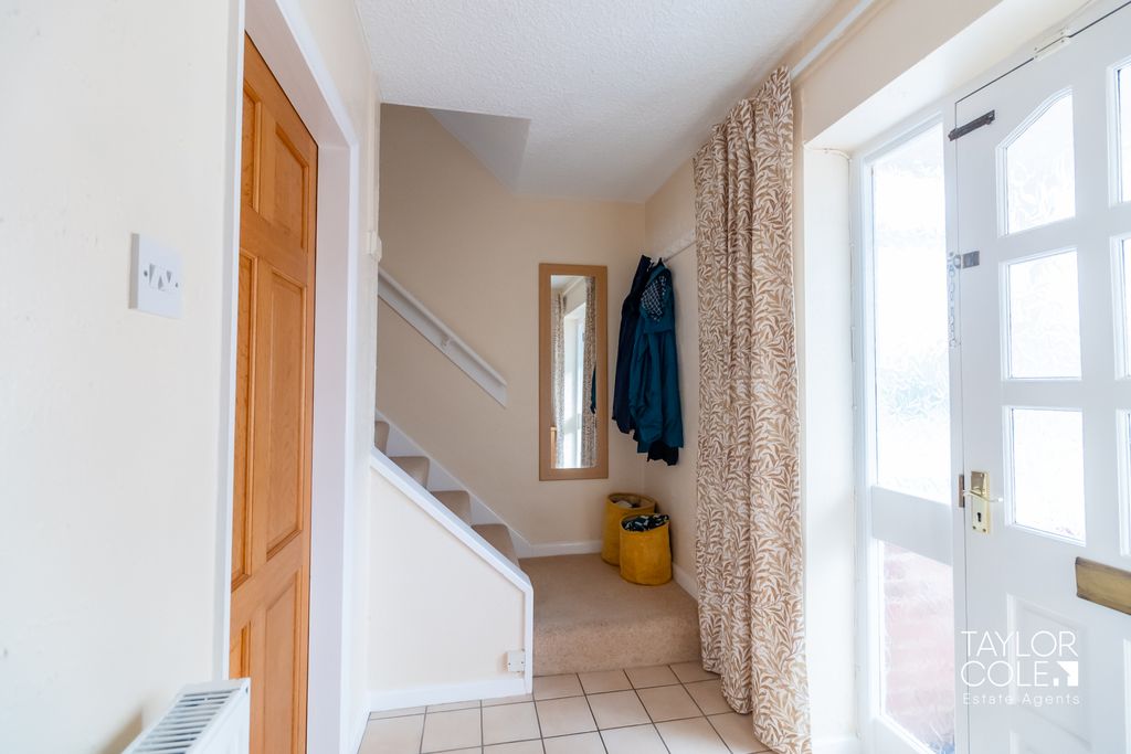 Property photo 2 of 27