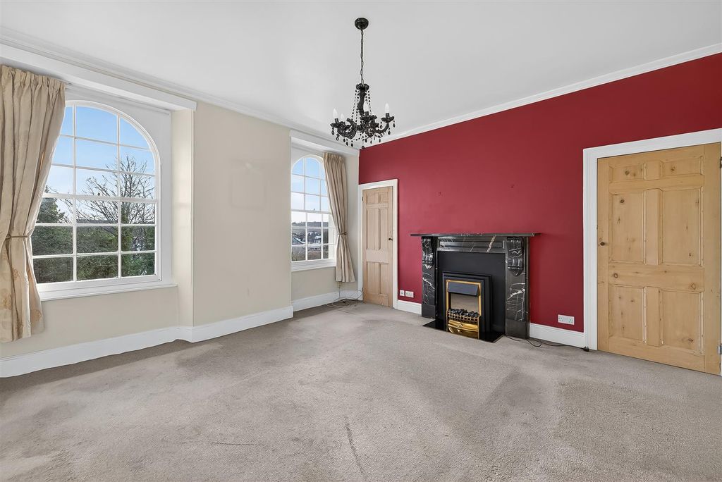 Property photo 2 of 21 Lounge