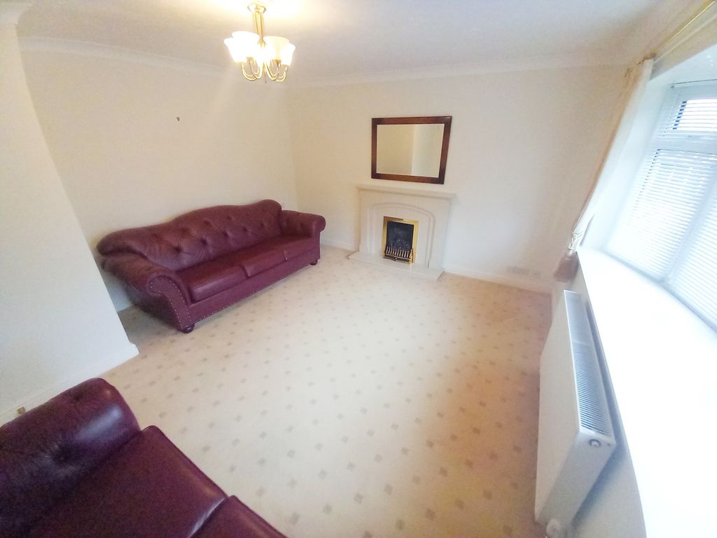 Property photo 3 of 15 Lounge