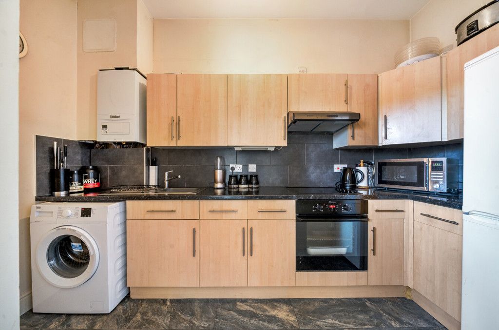 Property photo 3 of 12 Kitchen