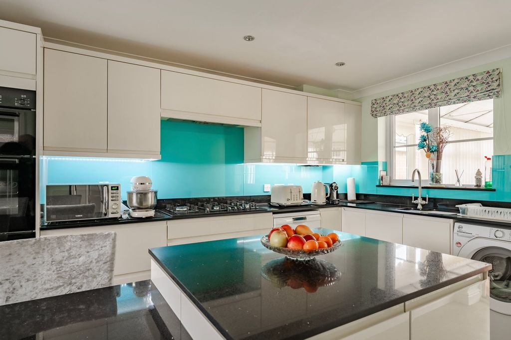 Property photo 3 of 25