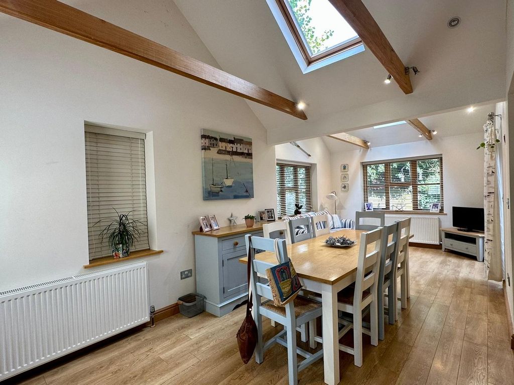 Property photo 2 of 23