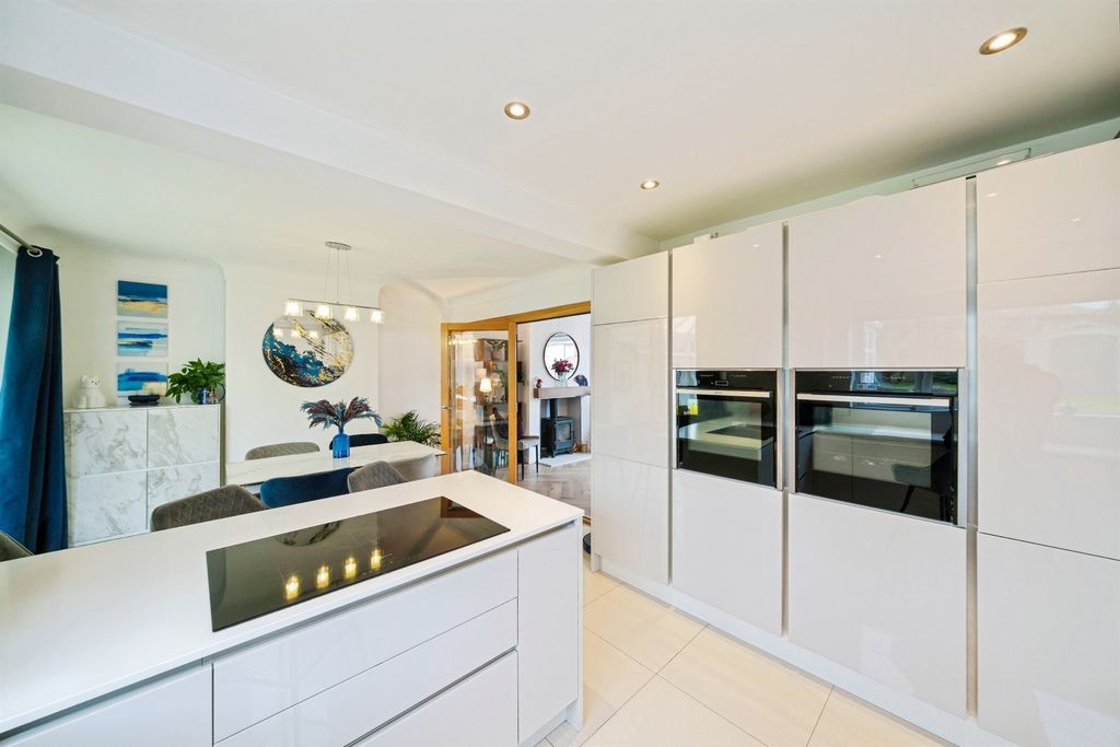 Property photo 2 of 24