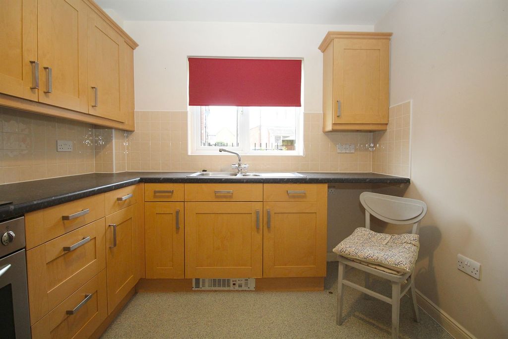 Property photo 3 of 14 Kitchen