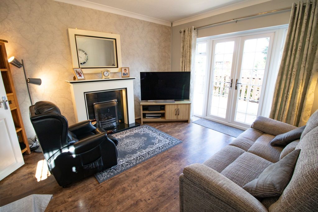 Property photo 3 of 16 Lounge