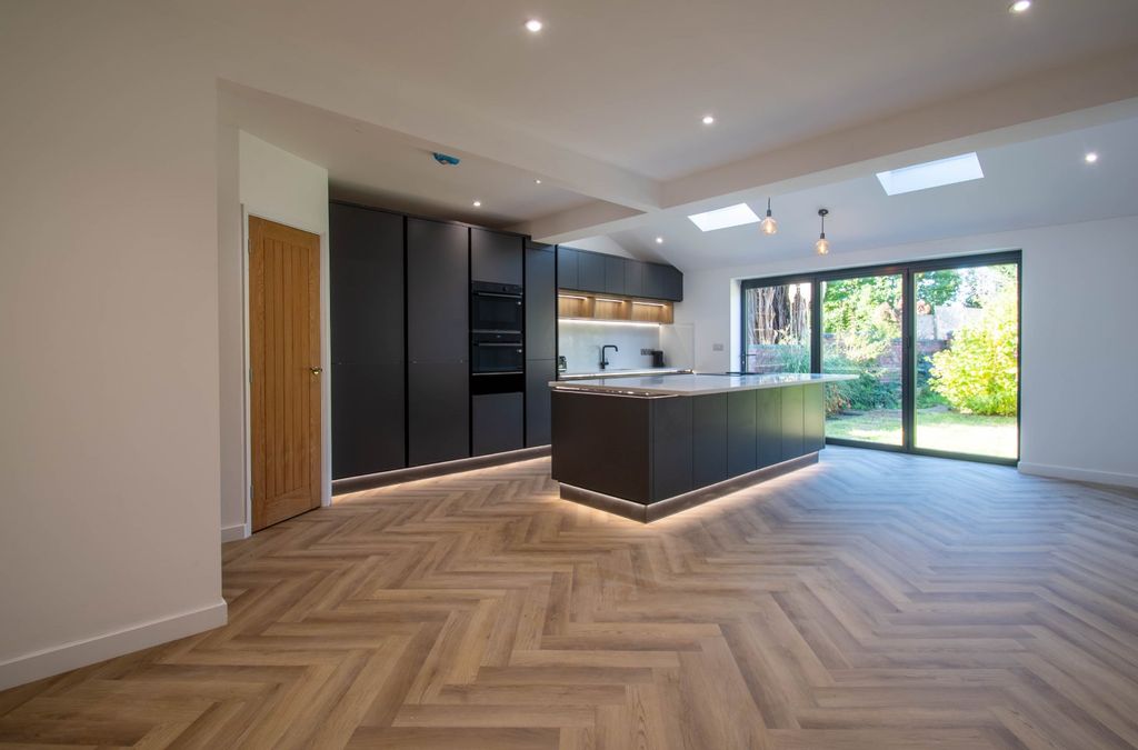 Property photo 2 of 23 Picture No. 13