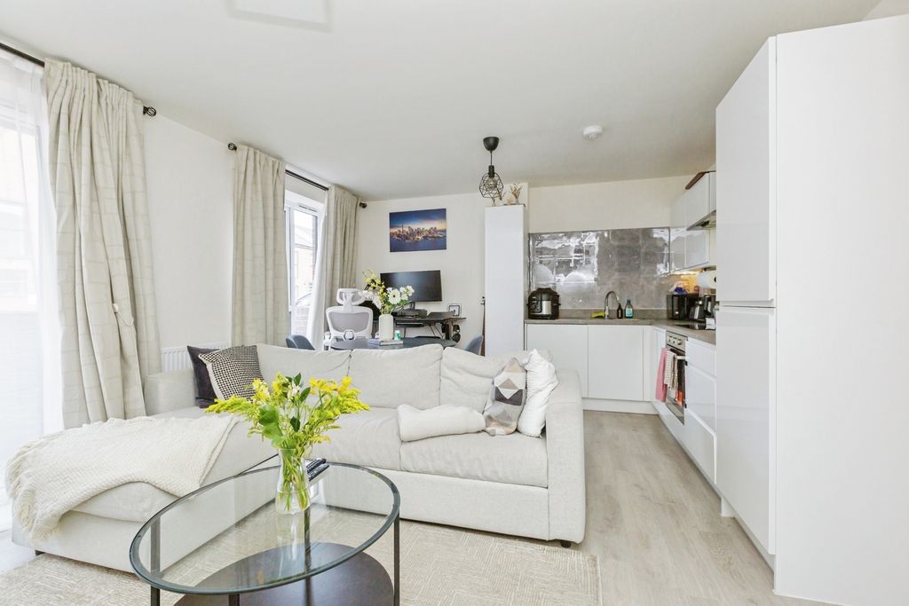 Property photo 2 of 17 Photo