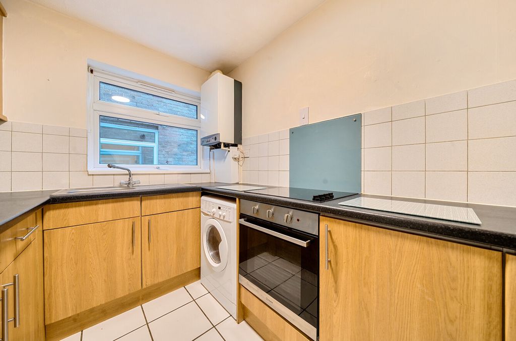 Property photo 2 of 12 1376761-1-690c7F8...