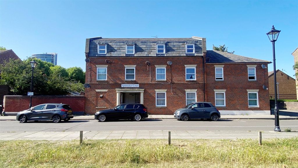 Property photo 1 of 12 Spinnaker Court.Jpg