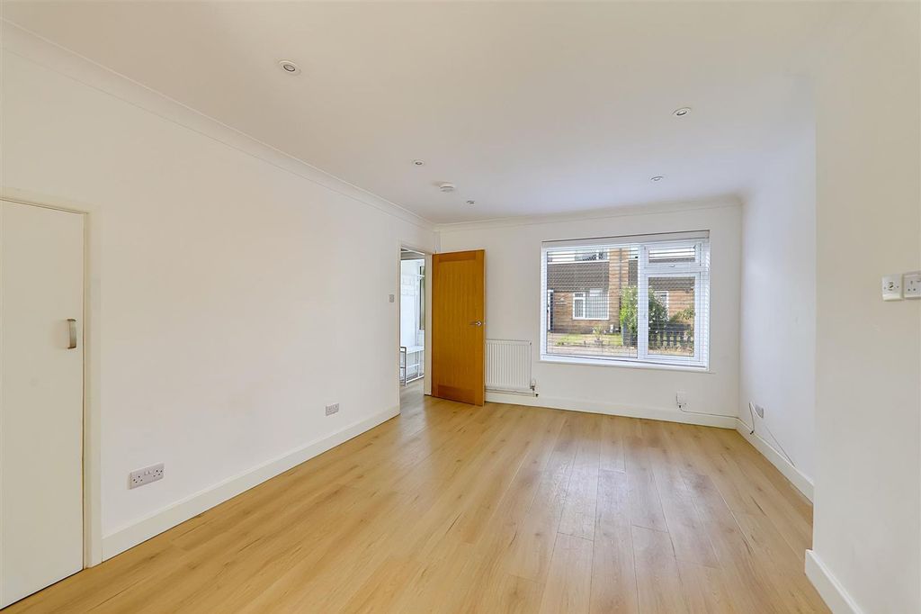 Property photo 3 of 13 Img_3174-Img_3176.Jpg