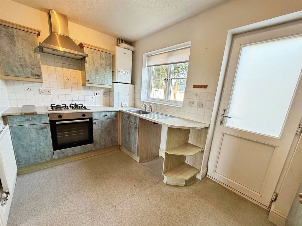 Property photo 3 of 10 Kitchen