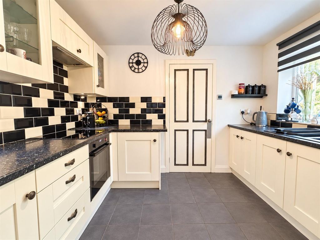 Property photo 2 of 30 Kitchen