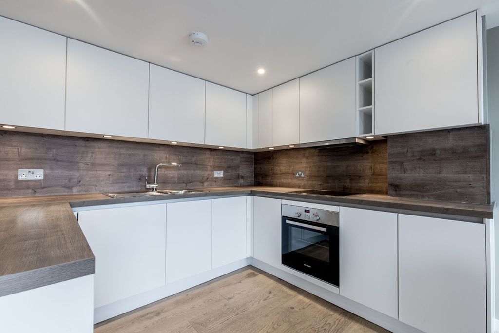 Property photo 1 of 17 Kitchen