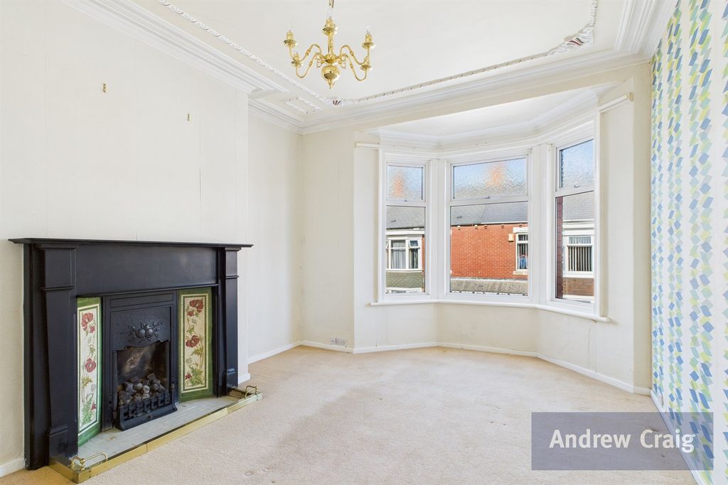 Property photo 2 of 17 Bedroom