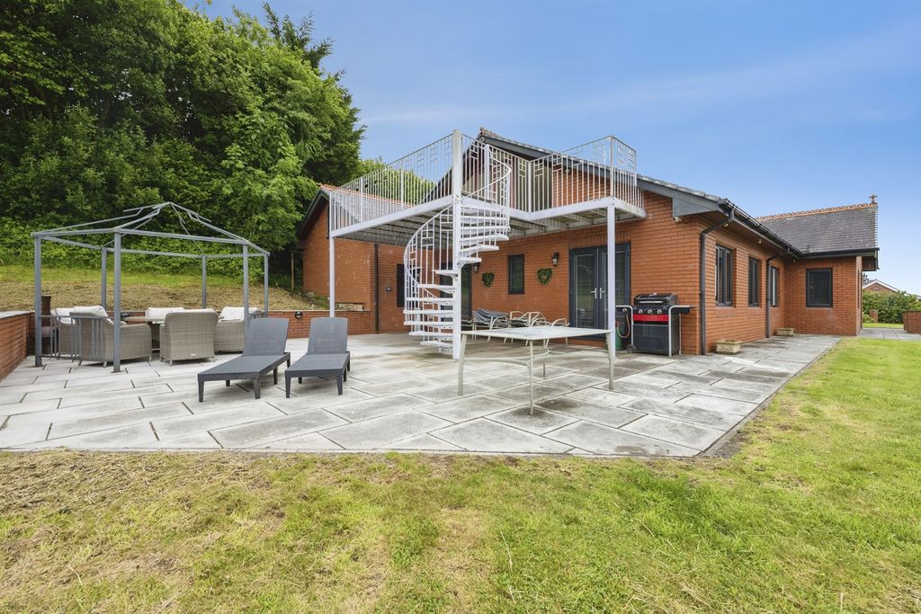 Property photo 3 of 34