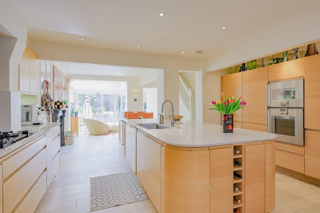Property photo 3 of 24 Img (31).Jpg