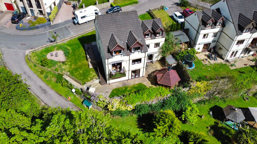Property photo 3 of 27