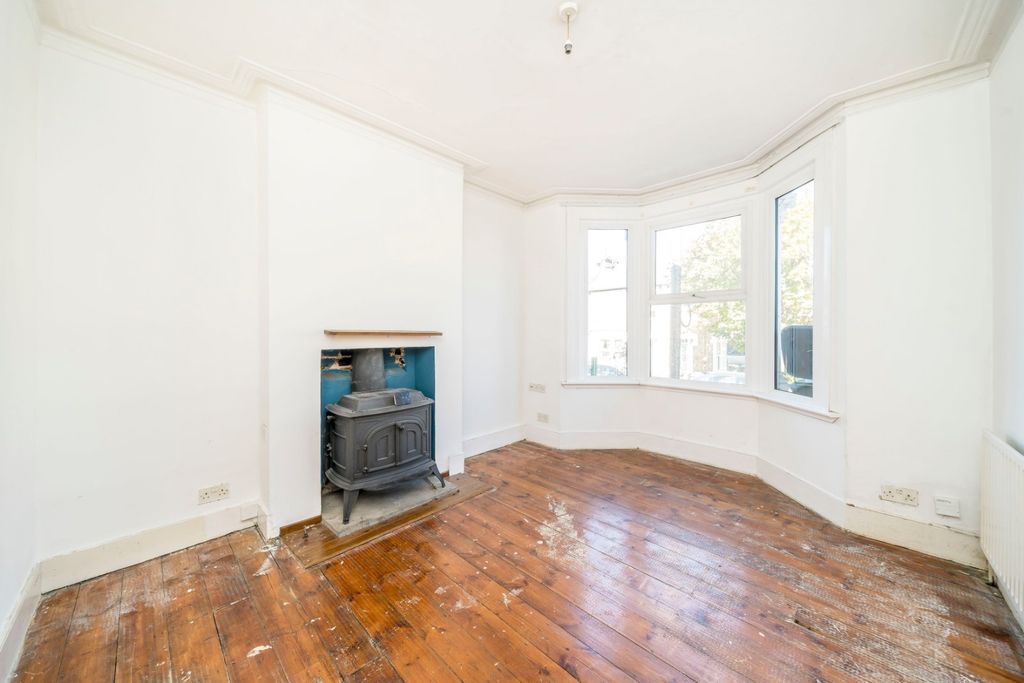 Property photo 2 of 6 Picture No. 18