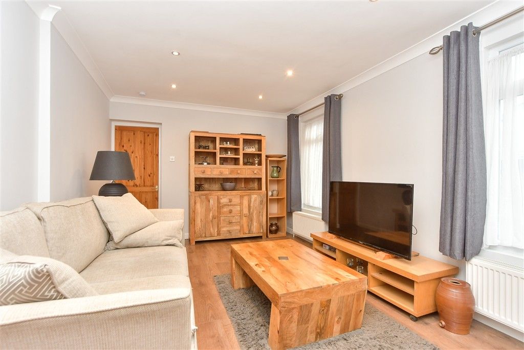 Property photo 1 of 11 Lounge