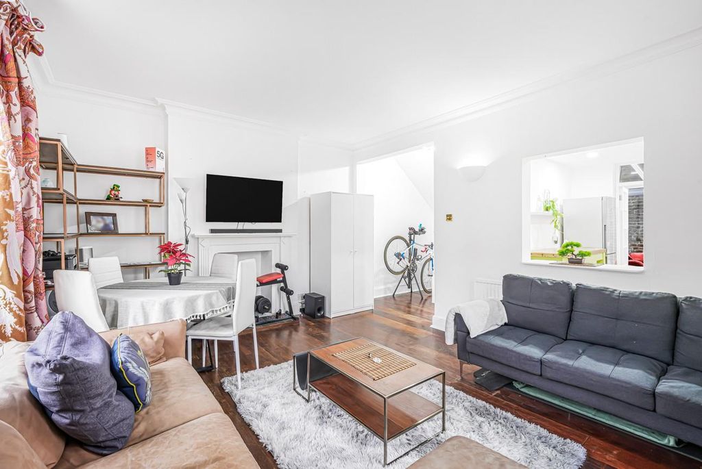 Property photo 3 of 11 St2.Jpg