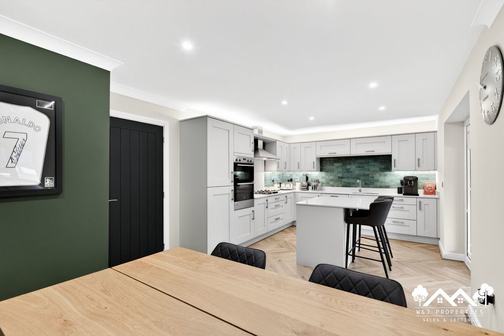 Property photo 2 of 45