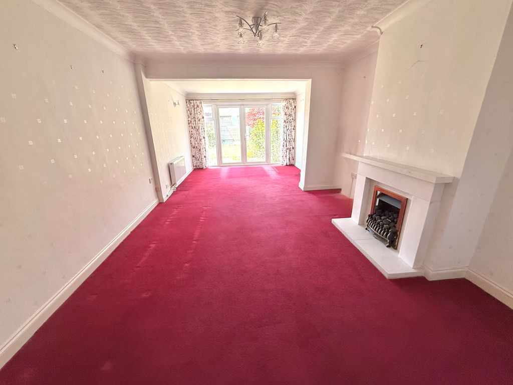Property photo 3 of 20 36 Milton Ave Lounge 4