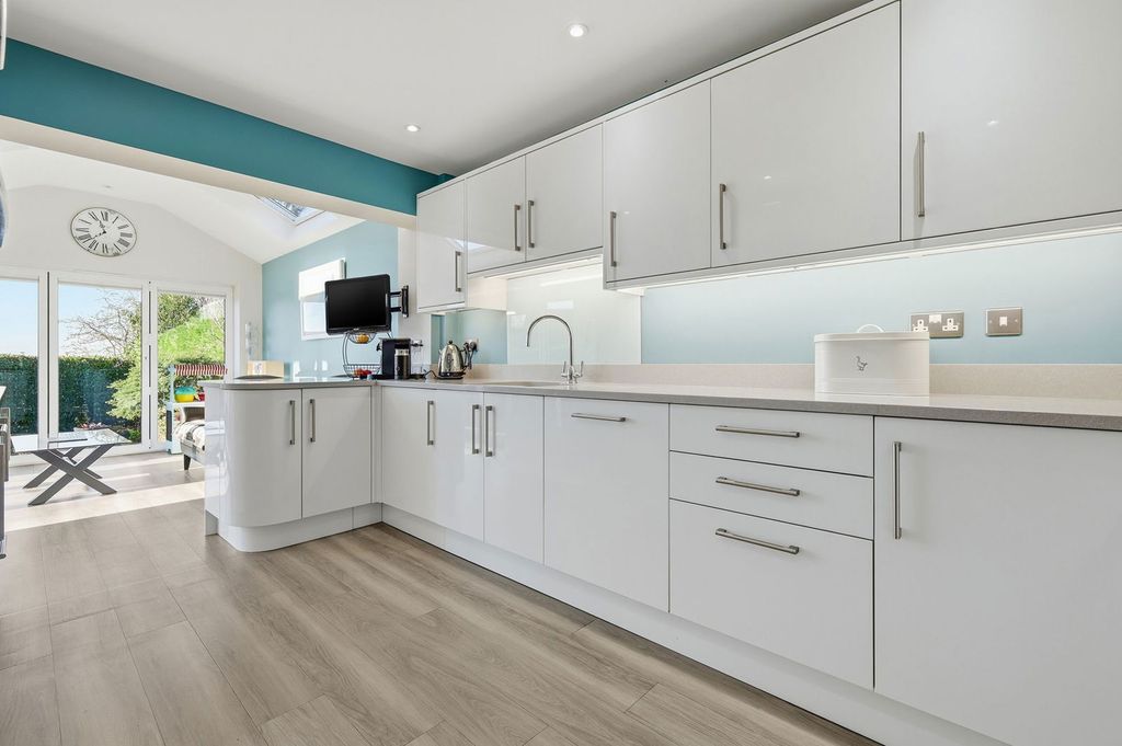 Property photo 3 of 34