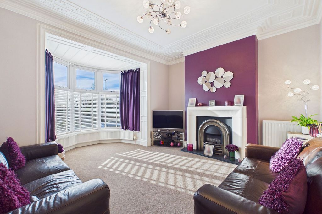 Property photo 2 of 35