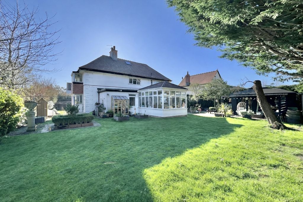 Property photo 2 of 28