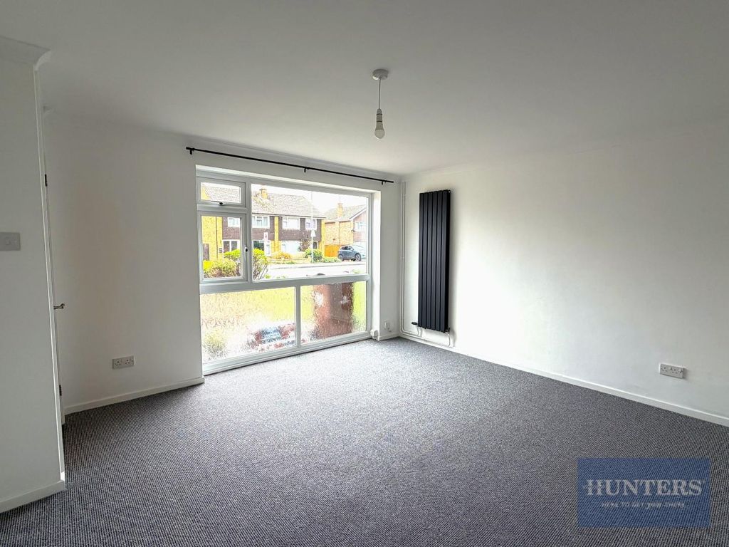 Property photo 3 of 10 Living Room