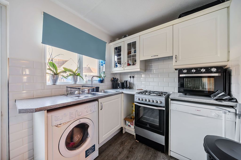 Property photo 3 of 8 Kitchen