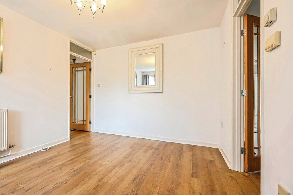 Property photo 2 of 16 Picture No. 21