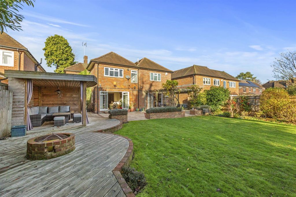 Property photo 2 of 23 25 Marlow Rd, Hp11 1Ta-5.Jpg