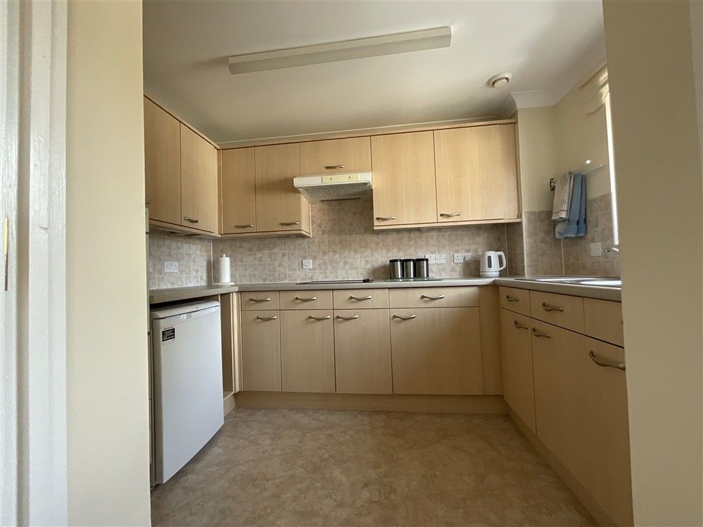 Property photo 1 of 9 Kitchen
