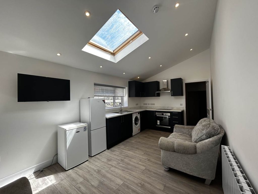 Property photo 3 of 6 Img_9495