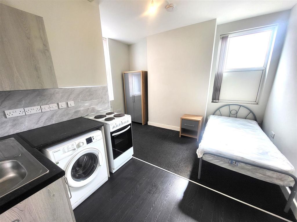 Property photo 2 of 6 Studio Pic 1