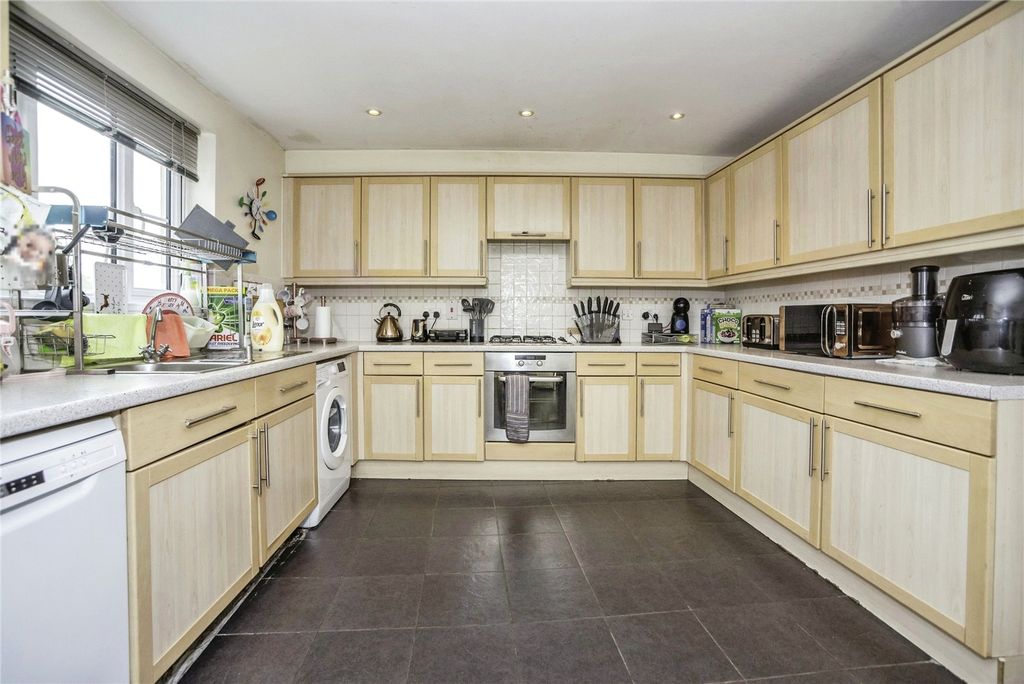 Property photo 3 of 15 Kitchen
